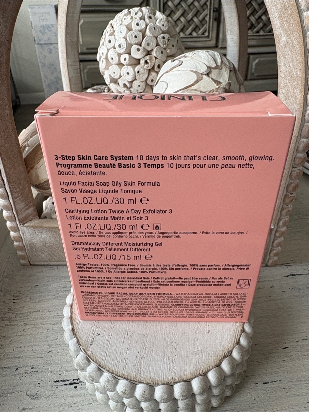 Clinique x Kate Spade Cosmetic Bag & Skincare Set - Picture 4 of 4